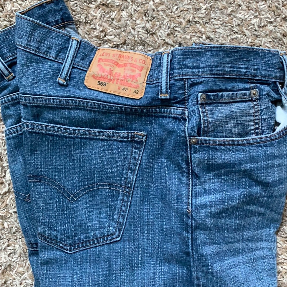 Men’s Levi 569 jeans